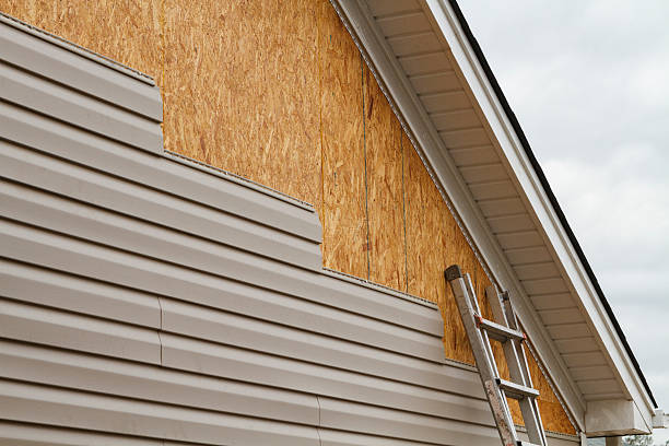 Professional Vinyl Siding technician working in Remington, VA